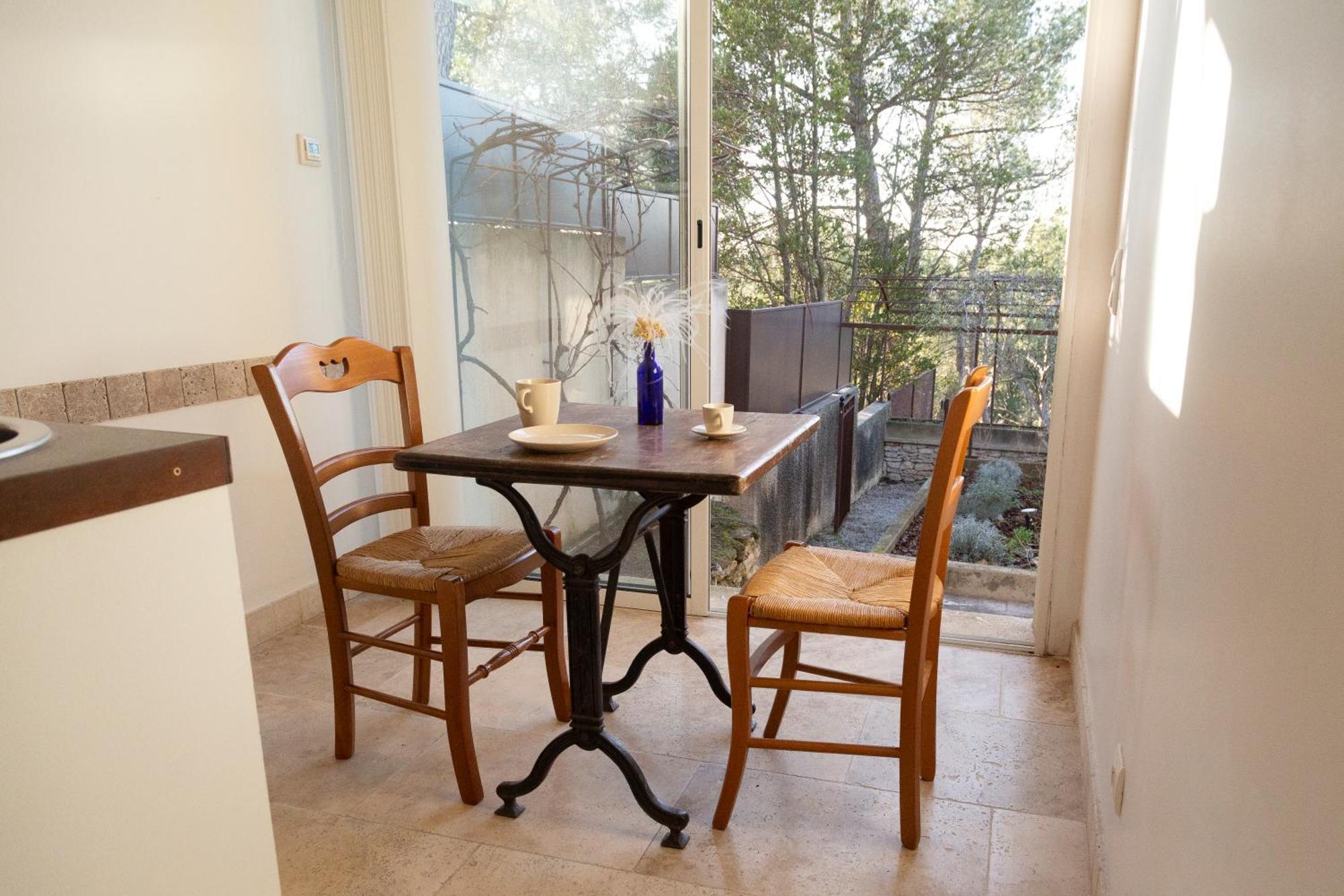 Le Gite Sous Les Pins Les Taillades Extérieur photo