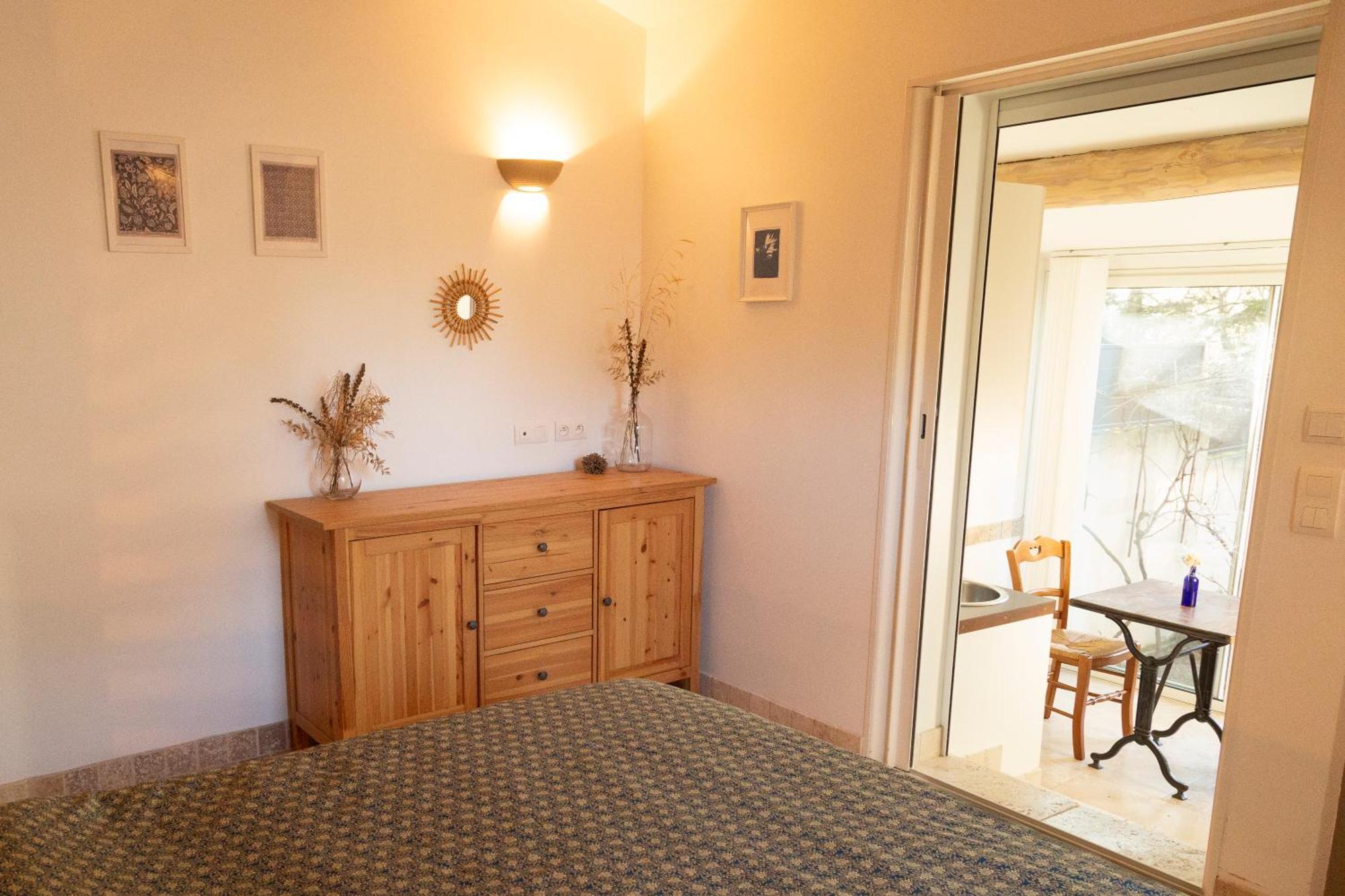 Le Gite Sous Les Pins Les Taillades Extérieur photo